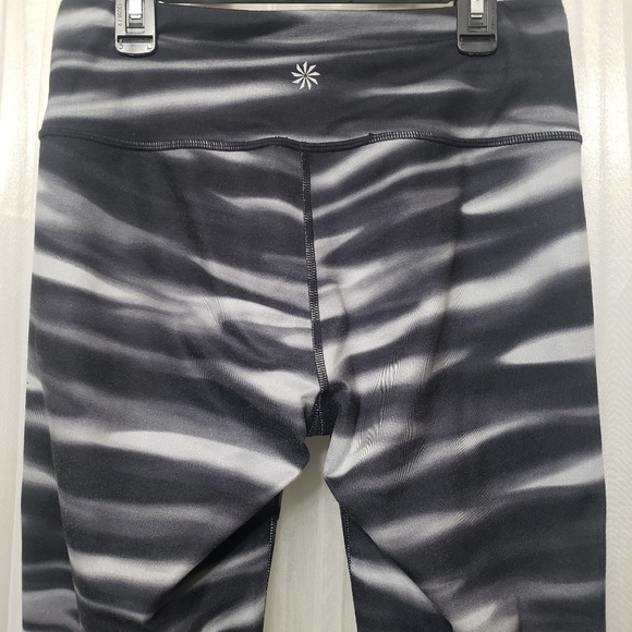 Athleta Sz S High Rise Chaturanga Capri - Picture 6 of 11